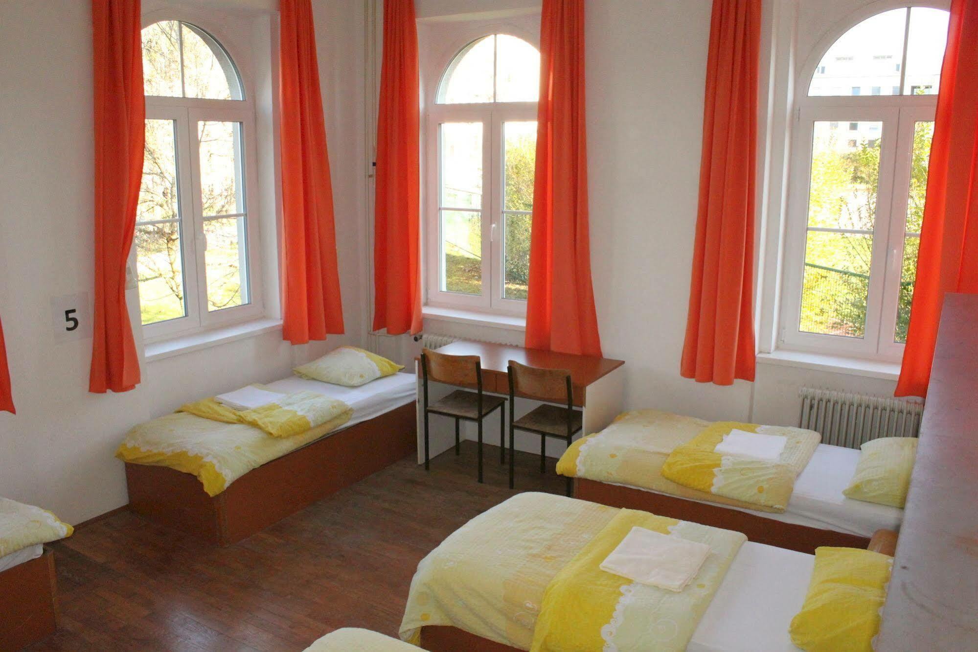 Hostel Dic *
